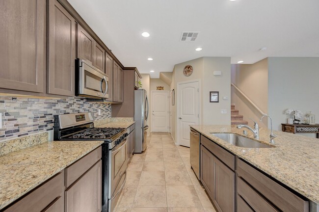 Building Photo - Beautifu 2 Story 4 bedrooms 2.5 baths located in Mountain Edge Southwest