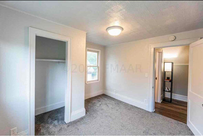 Building Photo - 1537 3rd Ave N