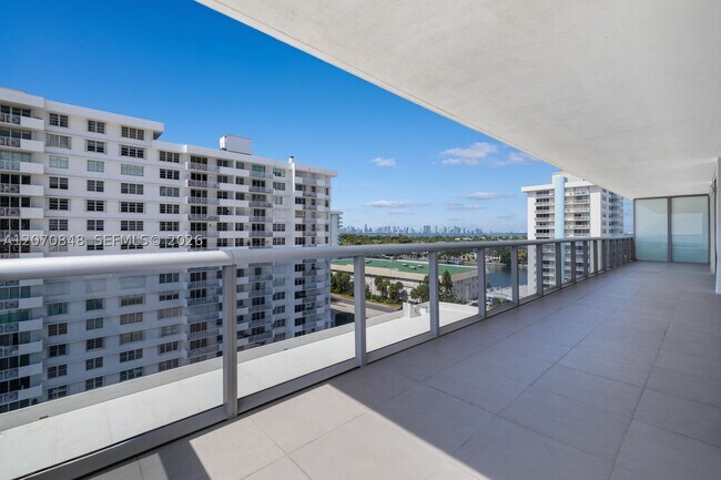 Building Photo - 5875 Collins Ave
