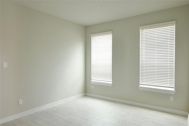 Building Photo - 3207 Tilley Dr