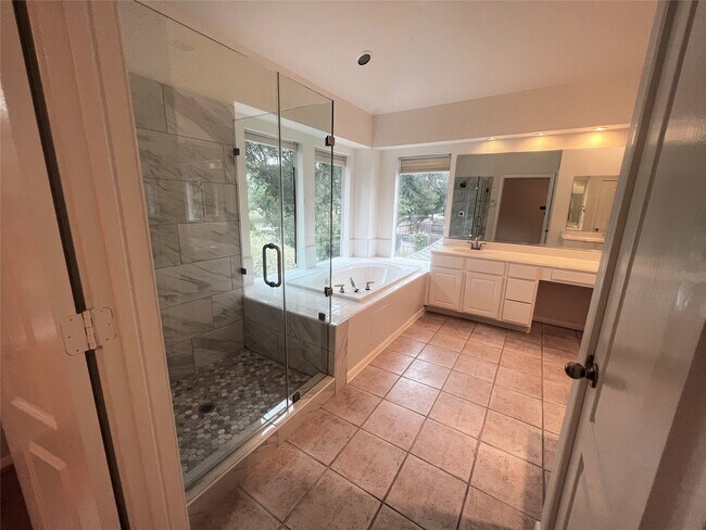 Building Photo - 18126 Somerset Knolls Ct