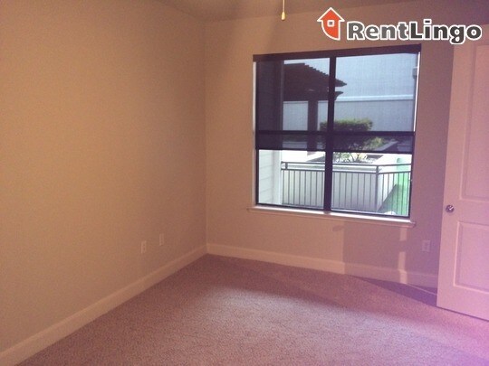 Building Photo - 4000 Essex Ln