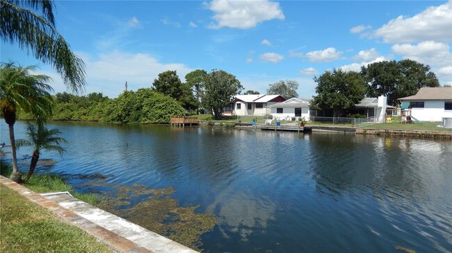 Building Photo - 2052 Norfolk Dr