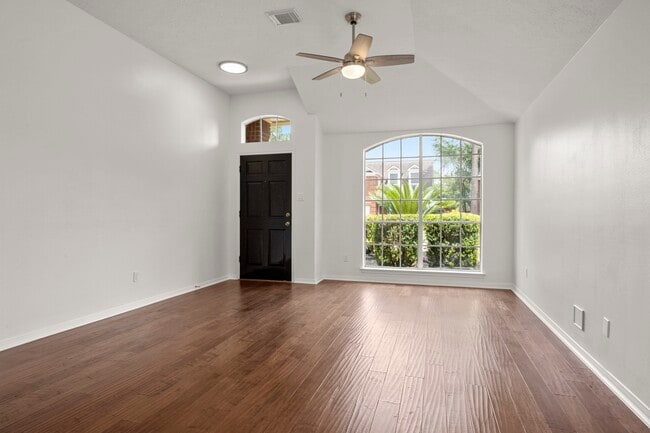 Building Photo - 16014 Lakestone Dr