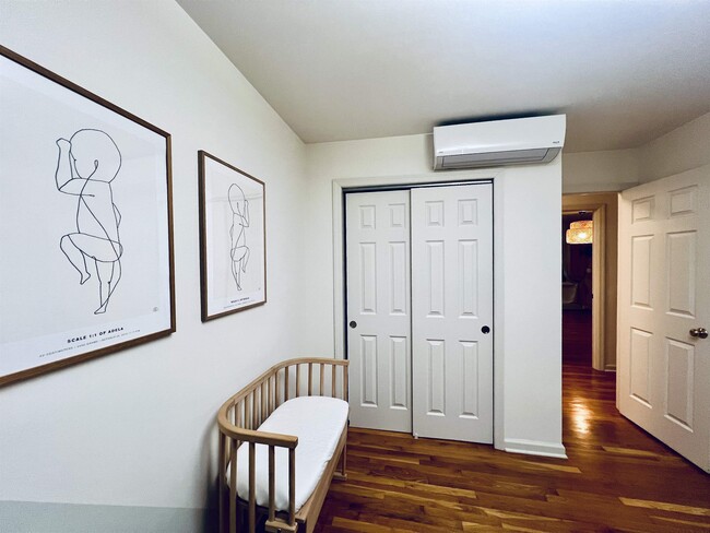 Building Photo - 724 6th St