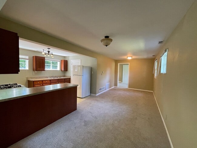 Building Photo - 1 Bedroom 1 Bath Unit in Grayslake!