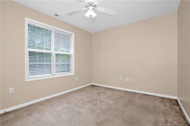 Building Photo - 3BD 2Bath Condo