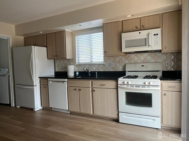 Building Photo - 16 Wisteria Ct