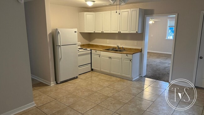 Building Photo - RATE DROP ALERT (was $1880/month)!