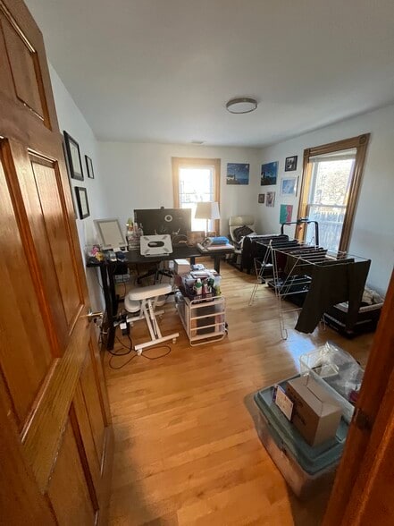 Building Photo - 148 Gore St