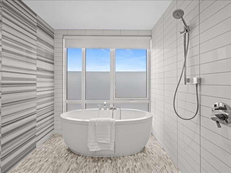 Building Photo - 110 Broad St