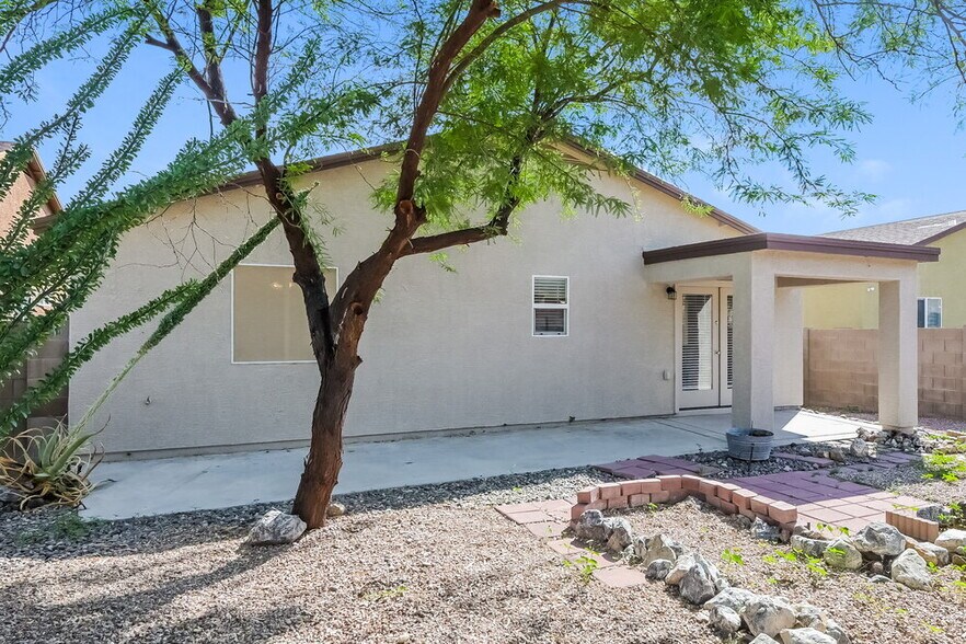 Building Photo - 5075 E Fishhook Ct