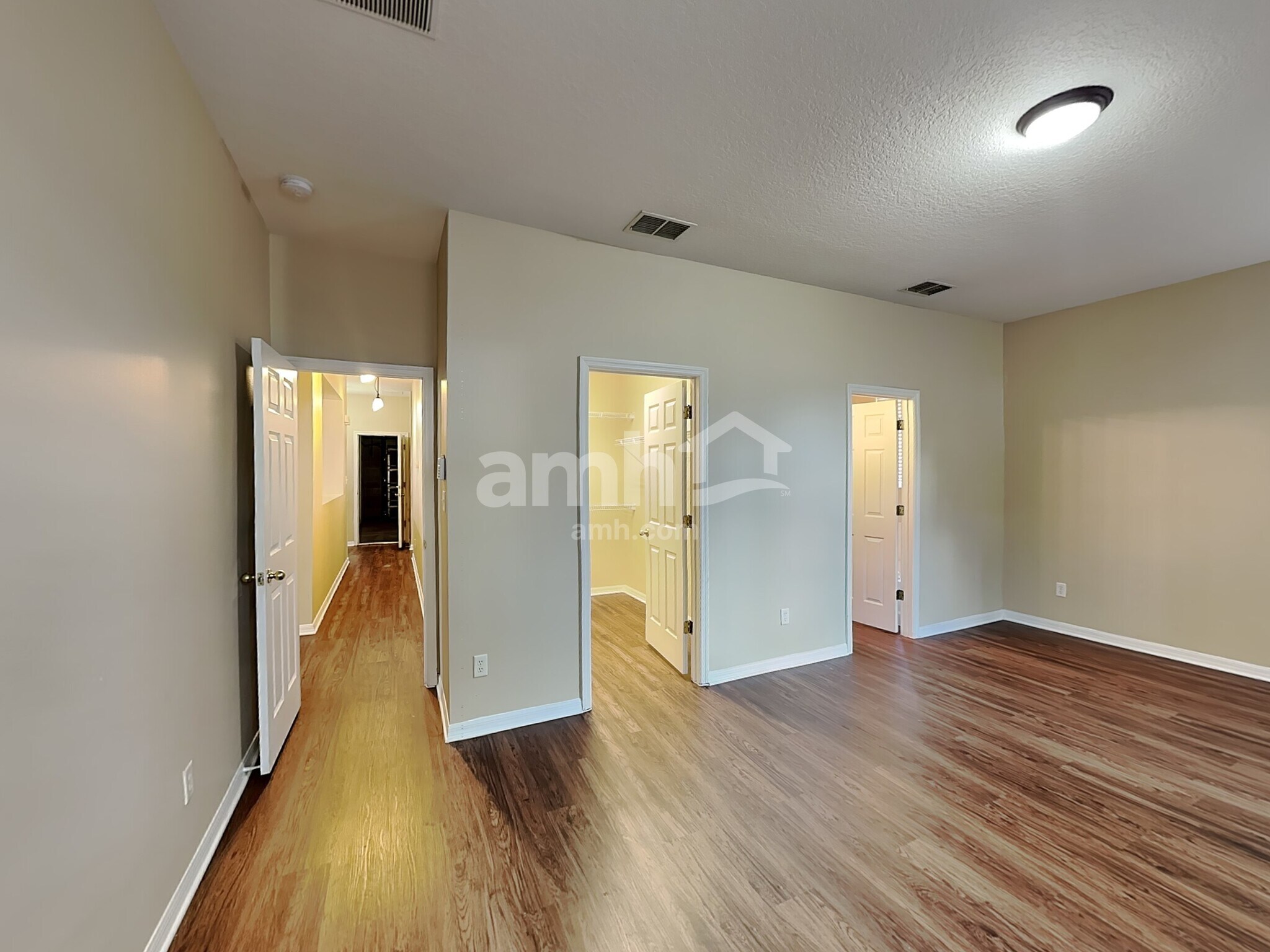 Building Photo - 517 Vicks Landing Dr