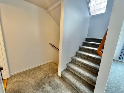 Building Photo - Lovely 3 bed Townhome near desirable Greenlake!