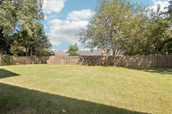 Building Photo - 101 W Vail Dr