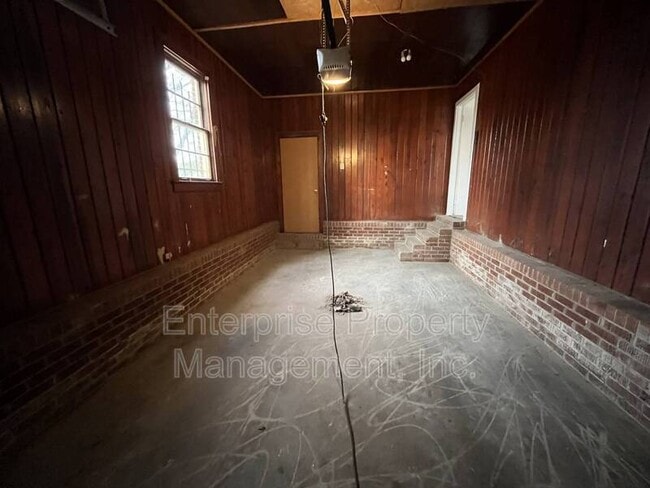 Building Photo - 1888 Burnham Ave