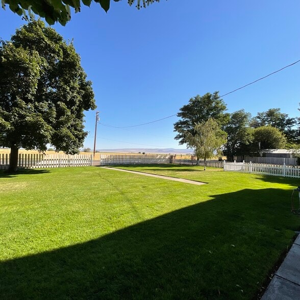 Front yard - 155 Townsend St