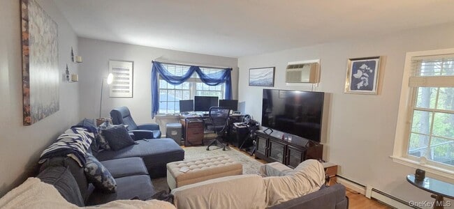 Building Photo - 36 Washington Pl E