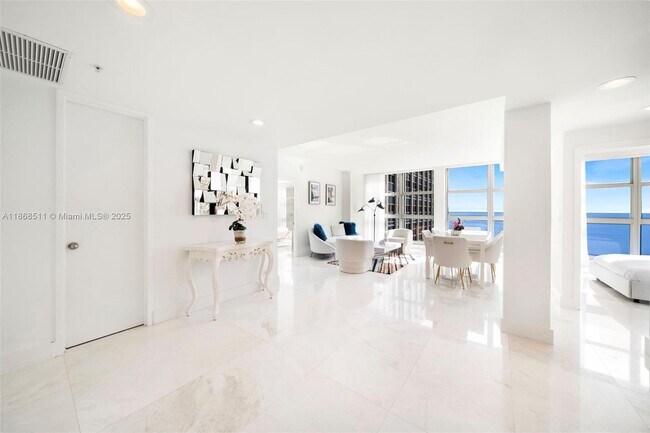 Building Photo - 5055 Collins Ave