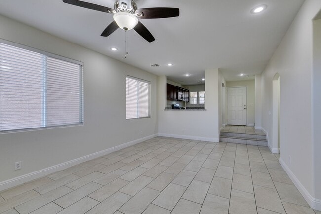 Building Photo - SOUTH WEST 3 BEDROOM UPDATED HOME WITH BALCONY