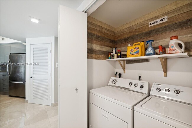 Building Photo - 200 Sunny Isles Blvd
