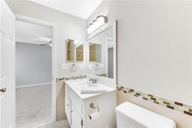 Building Photo - 1420 Old Virginia Ct SE