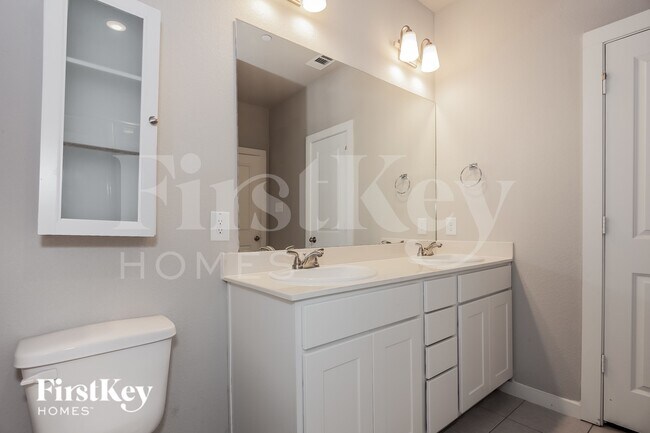 Building Photo - 308 Niki Dr