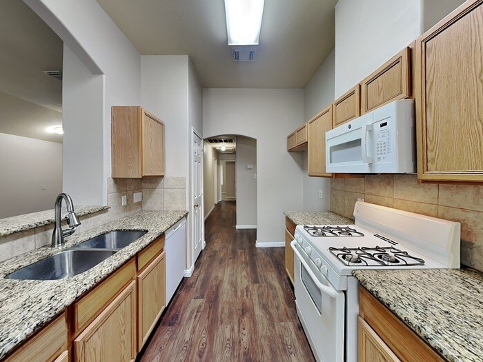 Building Photo - 19710 River Pointe Ln