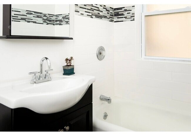 Building Photo - 327 Kedzie St