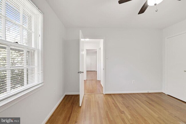 Building Photo - 8208 Gainsborough Ct W