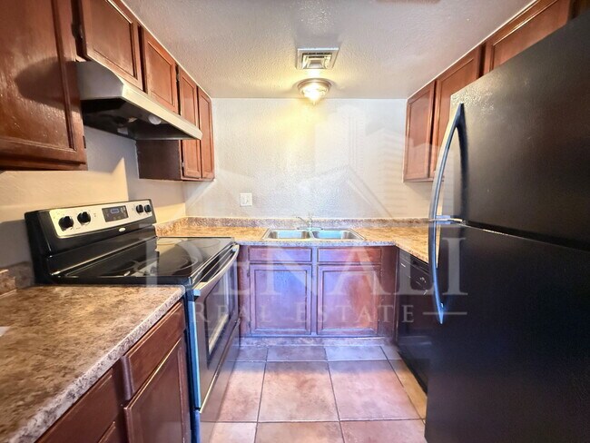 Building Photo - 2804 N 43rd Ave
