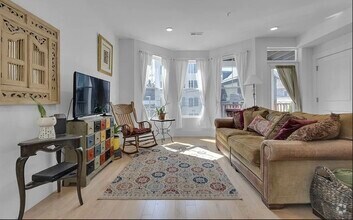 Building Photo - 41 Woodville St