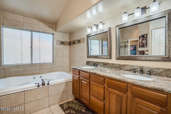 Building Photo - 10769 N Eagle Eye Pl