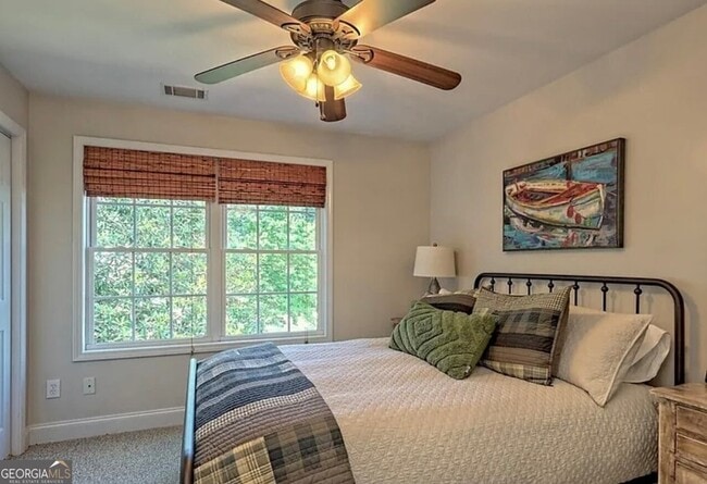 Building Photo - 643 Washington St