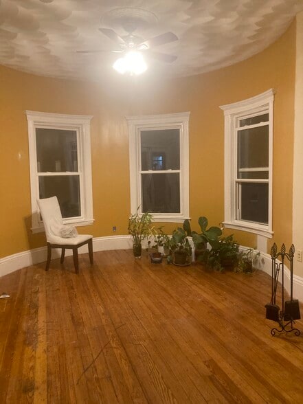 Living room - 118 Harrishof St