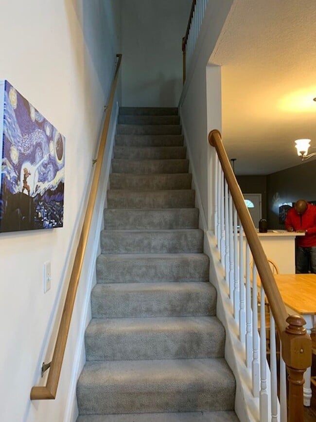 Building Photo - Beautiful 3 bedroom home with room for everyone & pets!