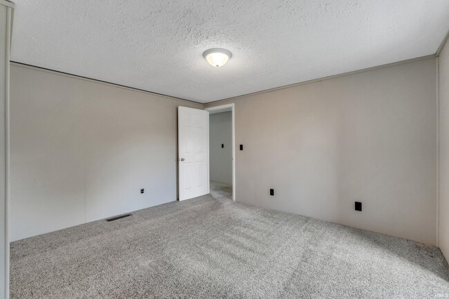 Building Photo - 2317 S 275 E
