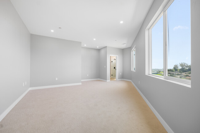 Building Photo - 182 S 66th St