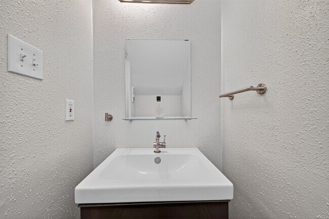 Building Photo - 9850 Pagewood Ln