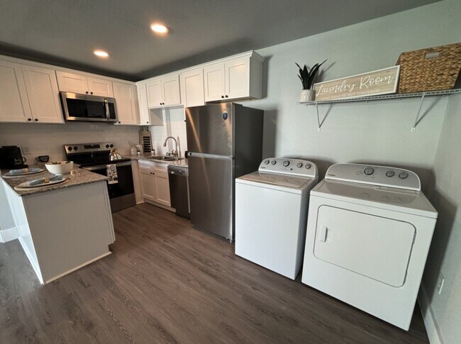 Building Photo - 308 S Cleveland St