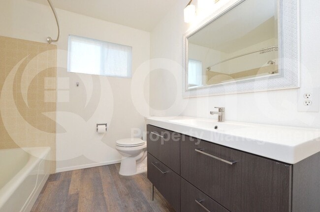 Building Photo - 1305 E Downing St