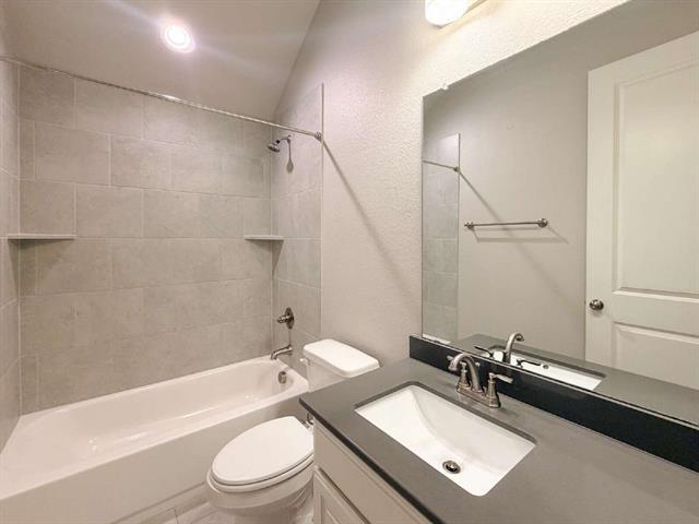 Building Photo - 1600 Irene Dr