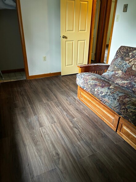 Room 3 - 15042 Bittinger Rd