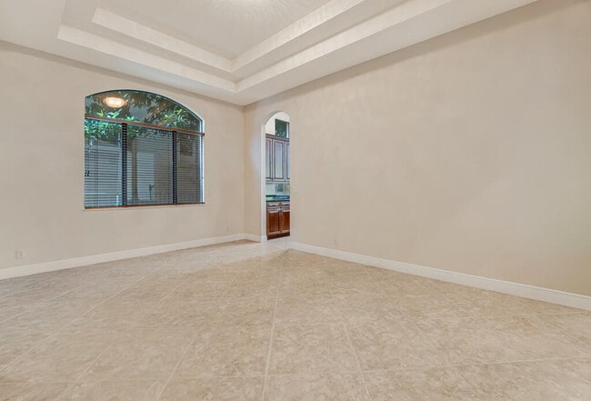 Building Photo - 10513 Versailles Blvd