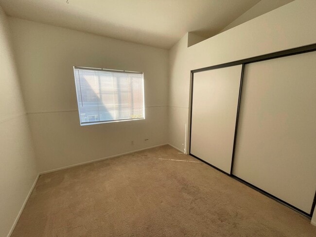 Building Photo - Desirable Cape Weston Condo