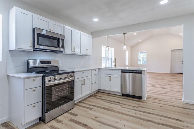 Building Photo - 1421 NE 8th St