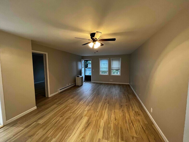 Building Photo - 5098 Main St