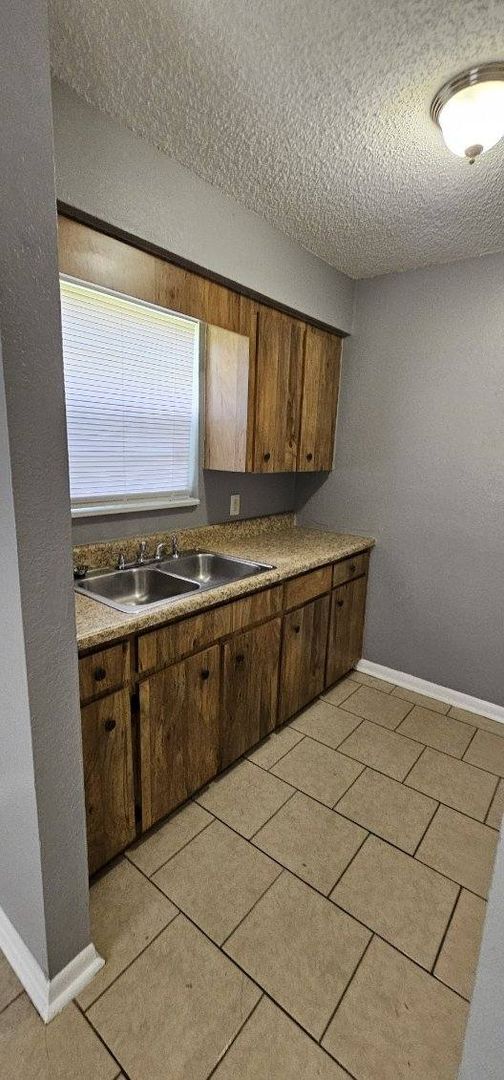 Building Photo - 2422 Crystal Hills Loop E