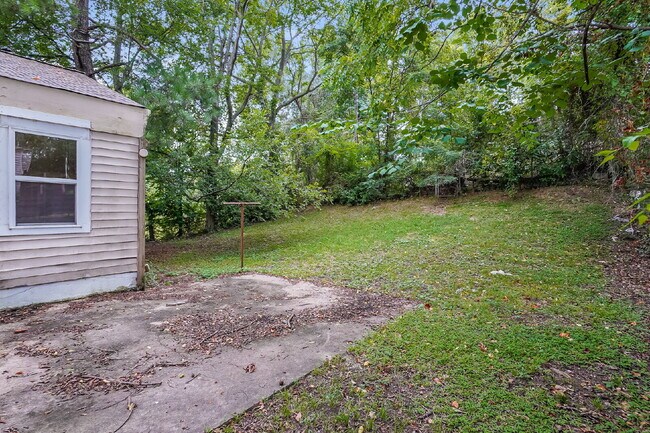 Building Photo - Recently Remodeled Clean Home for Immediate Move-In Voucher Friendly, let's talk!