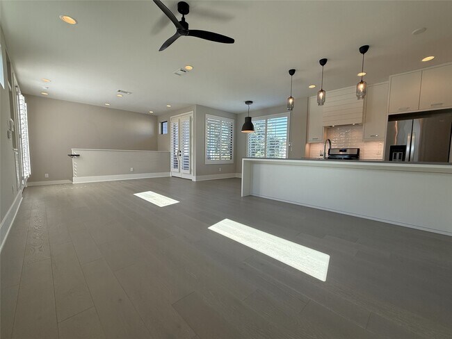 Building Photo - 1015 E 27th St